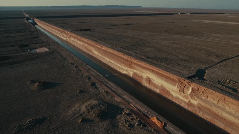 Acuíferos de MÉXICO: Descubre el MAPA de Aguas Subterráneas 4 Paisaje árido, diagrama del acuífero e iluminación dramática