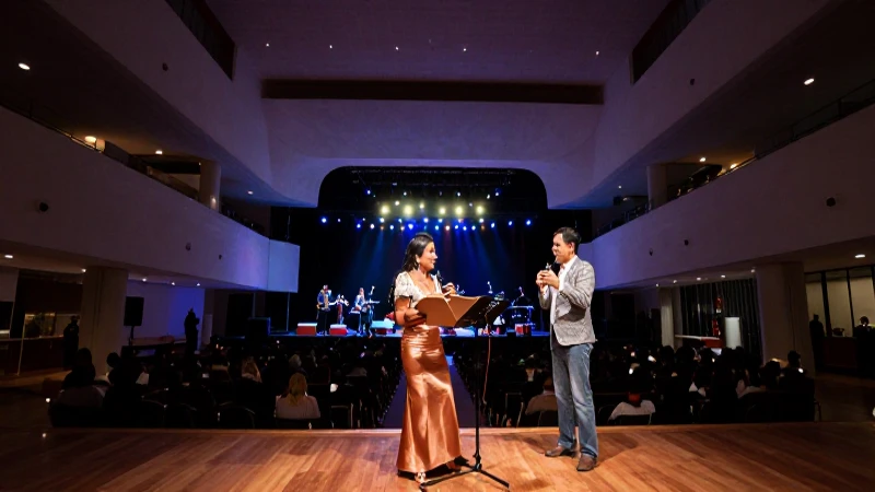 Concierto mestizo en moderno auditorio iluminado