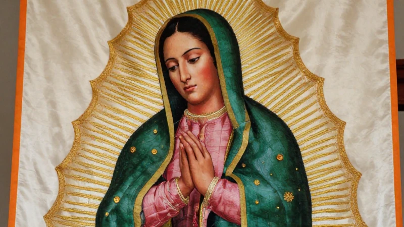 Bandera de México: Su Historia y Significado Revelados 3 Imagen devocional mexicana centrada en la Virgen
