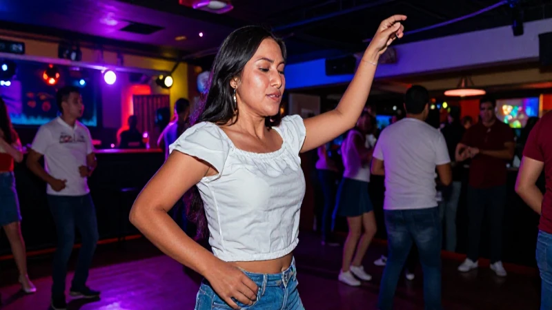 Cuáles son los mejores bares y discotecas de Iztapalapa 4 Bailarina mestiza brilla en neón