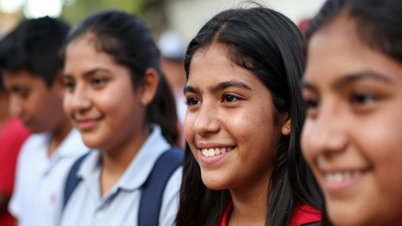 Adolescentes mestizos sonríen bajo el sol mexicano