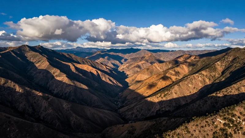 CLIMA DE TLAXCALA: DESCUBRE sus CLIMAS y MEJORES TEMPORADAS 3 Paisaje mexicano: montañas, valle y luz dorada