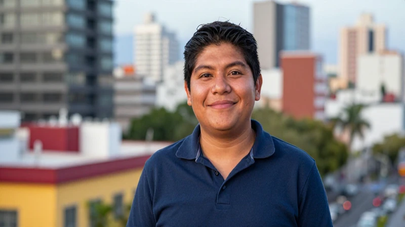 Cuál es la regulación que deben seguir las Afores en México 3 Joven mestiza, sonriente, en vibrante ciudad