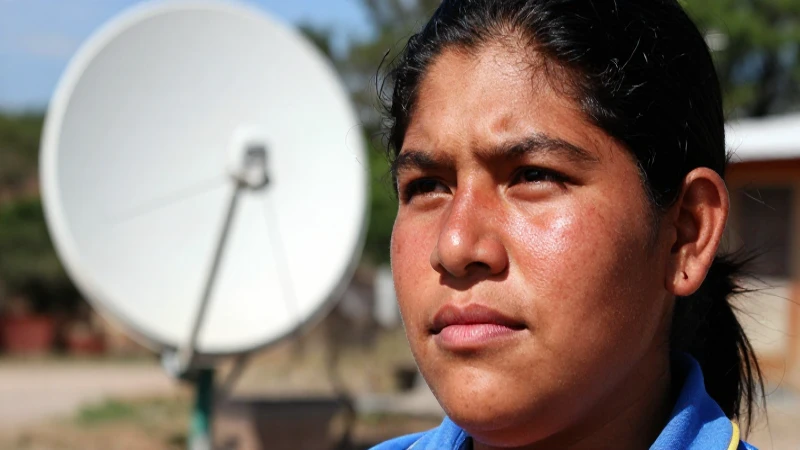 Qué es la tarjeta inteligente de Sky y cómo usarla al máximo 4 Retrato mexicano cálido, cercano y soleado