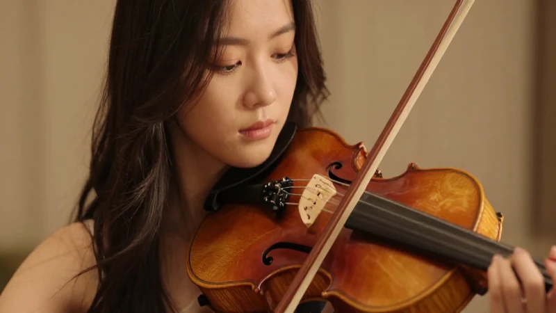 Conoces las Mejores Escuelas de Música en Guadalajara 3 Violinista joven, violín ornamentado, enfoque suave