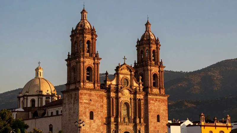 Catedral dorada en Hidalgo, luz suave