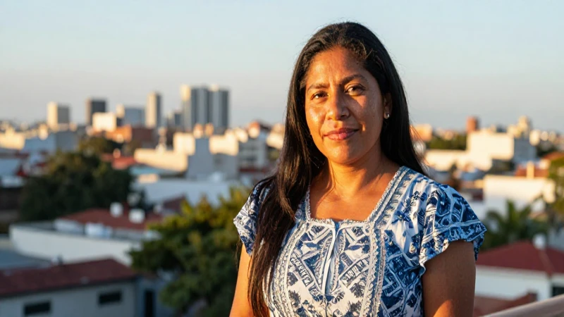 Mexicana, piel bronceada, luz dorada, ambiente cálido