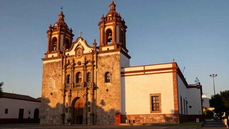 Descubre los 18 municipios de Sinaloa en orden cronológico 4 Fotografía arquitectónica de un chalet mestizo al atardecer