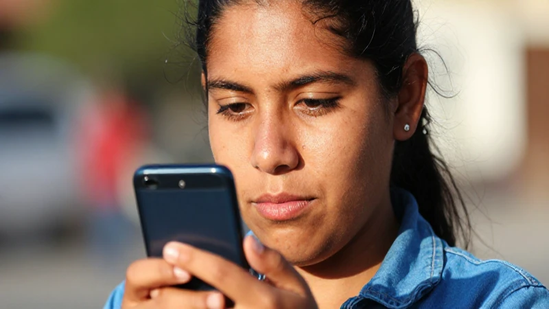 Cómo activar paquetes ilimitados en Movistar México 4 Joven mestiza mexicana, piel bronceada, datos móviles