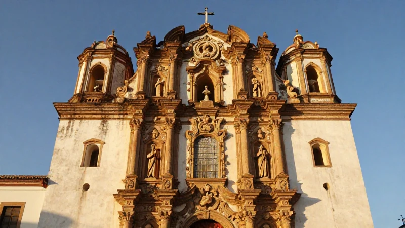Fachada colonial barroca con arte indígena y luz dorada
