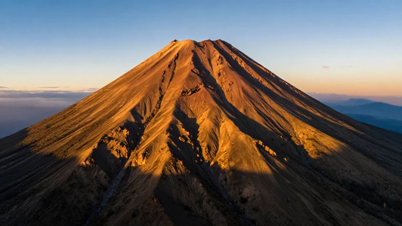 Sierras de Michoacán: Explora su Mágico Relieve y Secretos 5 El Tancítaro luce majestuoso al atardecer