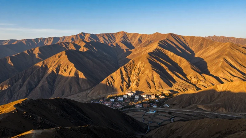 Paisaje montañoso, cálido y panorámico