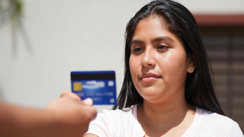 Mexicana, piel bronceada, paga con tarjeta