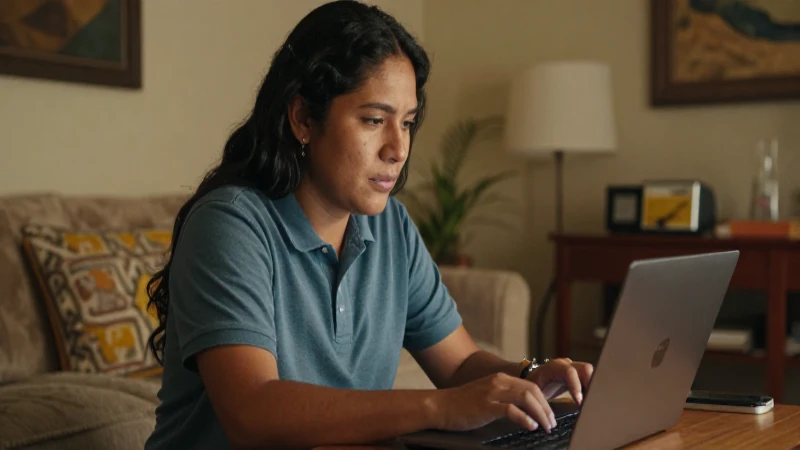 Cómo puedo contratar Internet Telmex en Tecamachalco 5 Mexicana mestiza trabajando en laptop, luz cálida