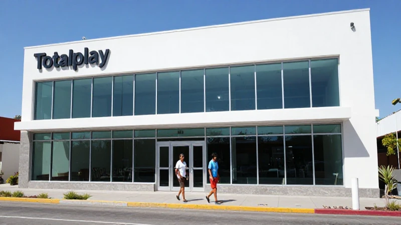Dónde se encuentran las oficinas de Totalplay en Cuernavaca 8 Fachada moderna con gente mestiza bajo el sol